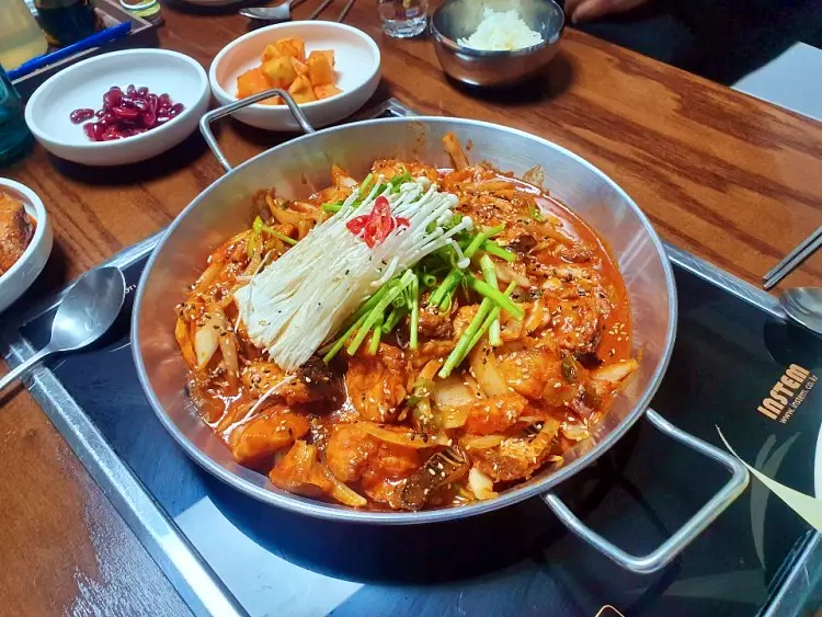 투데이 맛있는 메뉴 복수육 복불고기 복튀김 껍질무침 복국 복어 특선정식 맛있는 식당 추천 부산 사상구 맛집