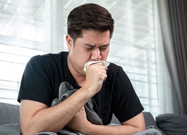 기침 멈추는법 10가지 및 기침 가슴통증 폐통증 원인 관련 질병 총정리