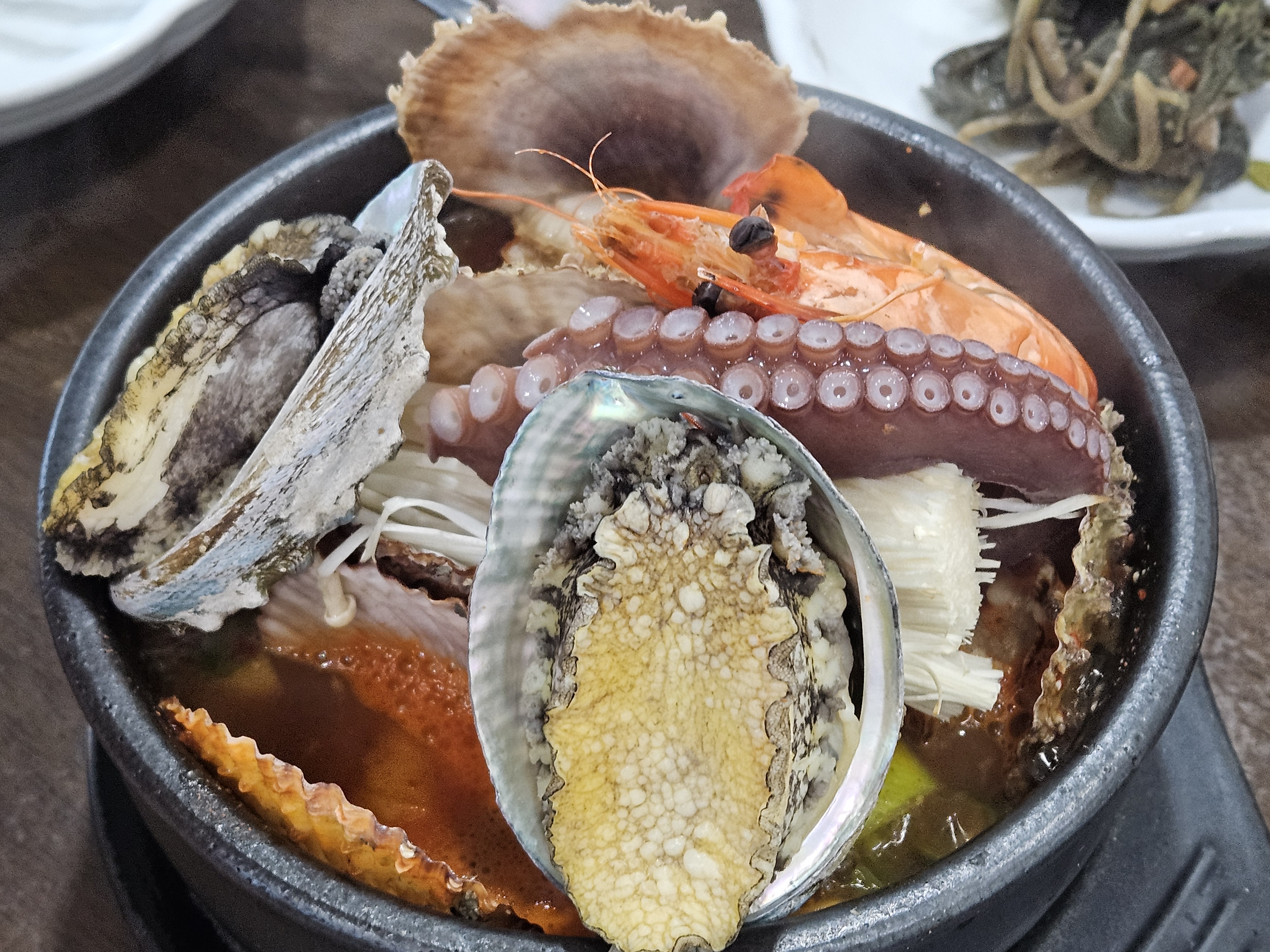 전복 문어 뚝배기