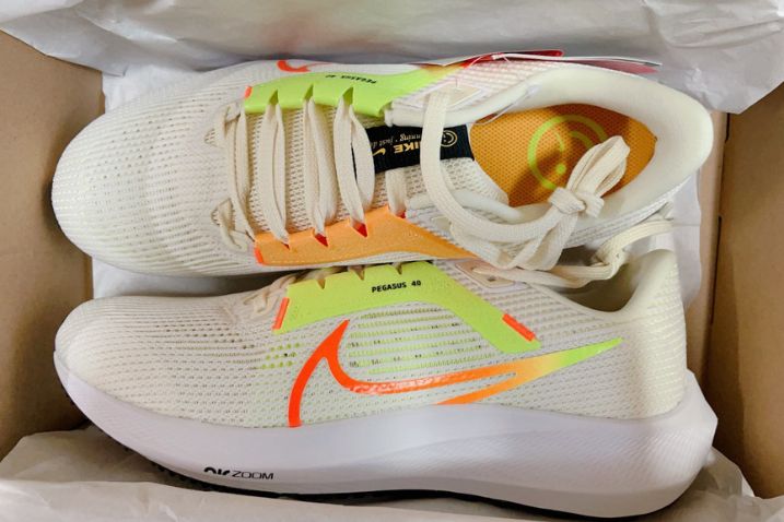 나이키 페가수스 40 개봉된 사진