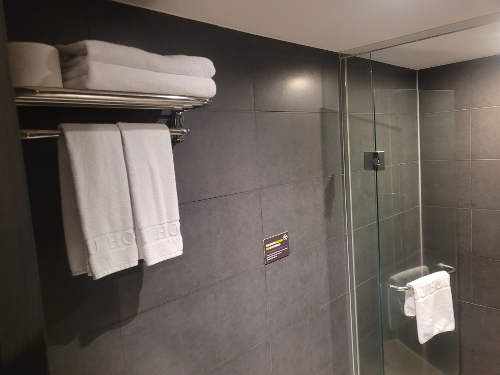 베스트웨스턴 제주 호텔 욕실 타월 및 샤워부스