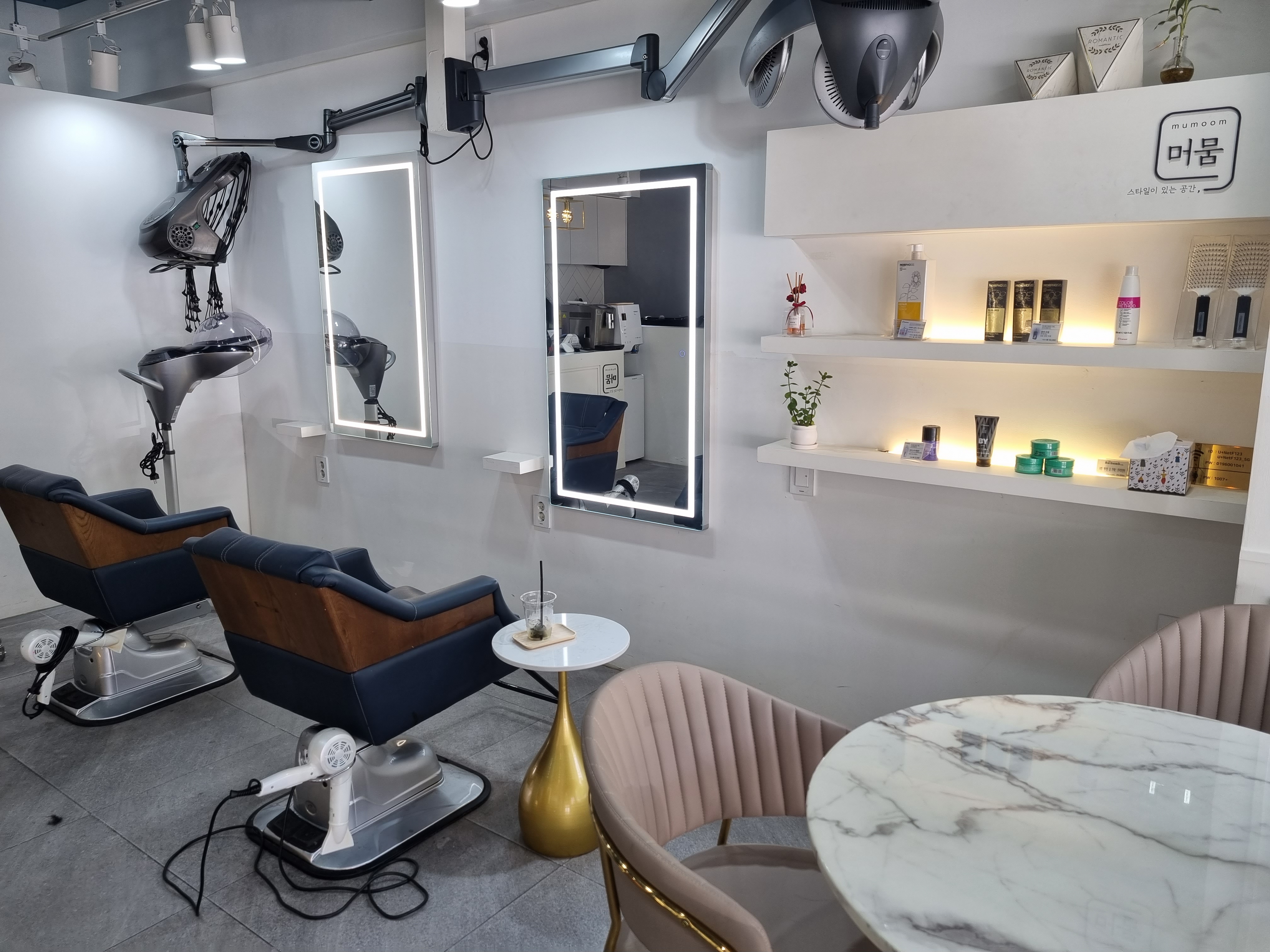 일산 밤리단길 머뭄 내부