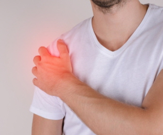 어깨-통증의-진짜-원인