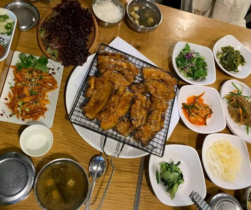 한 상 차림