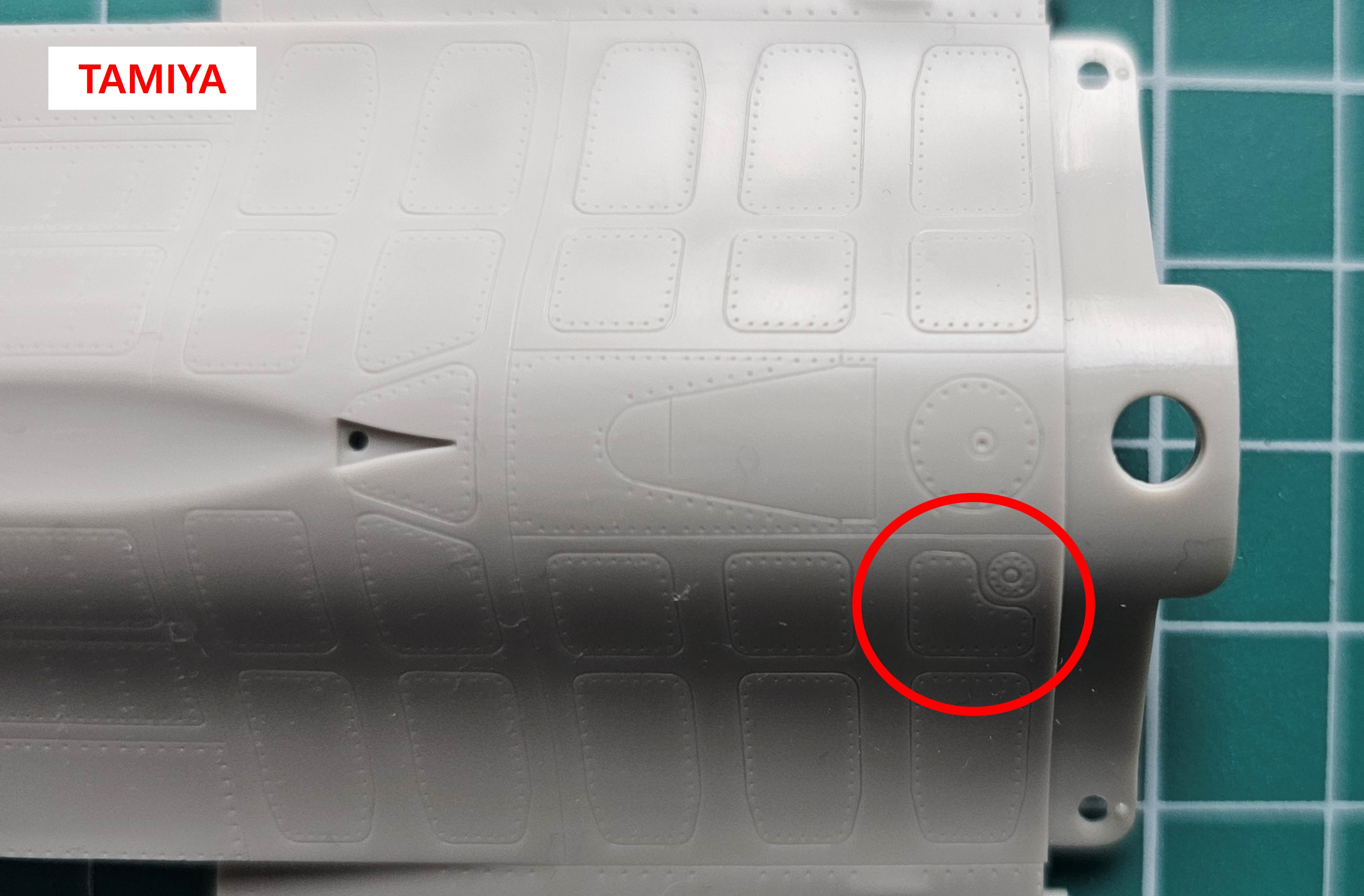 타미야-동체-상부-페널라인