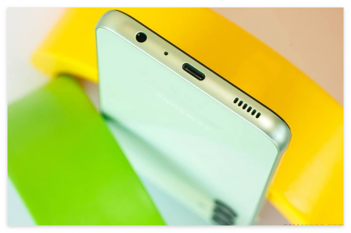 삼성-갤럭시-A24-3.5mm-이어폰-잭-탑재-이미지