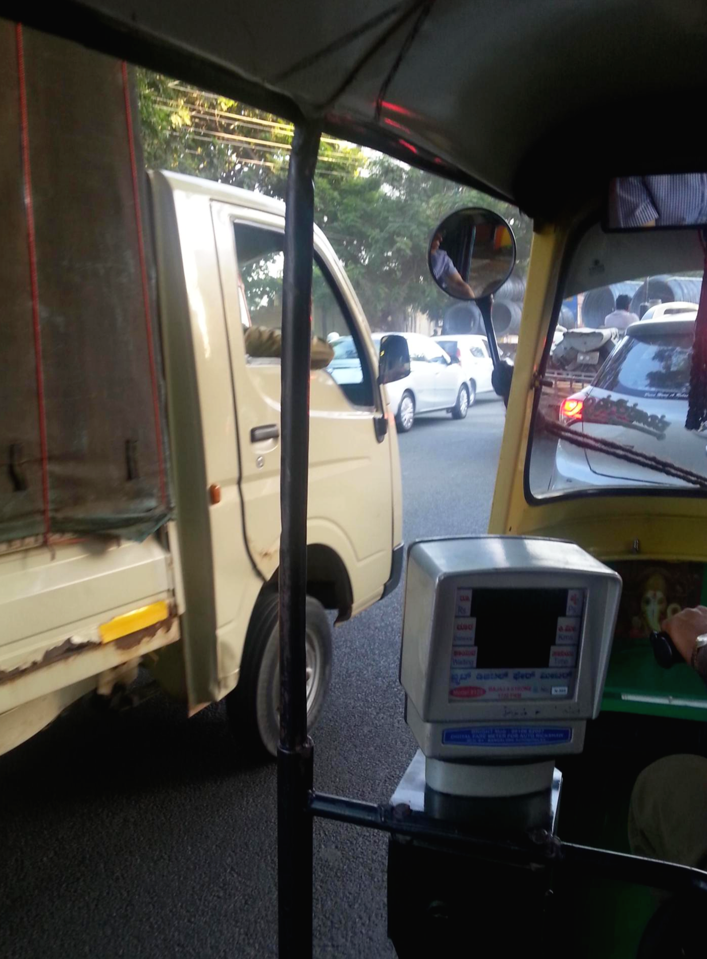 정차 중인 릭샤