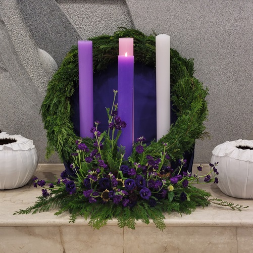 2024년 12월 1일 대림 제1주일, 군산 소룡동성당 대림환 사진입니다.