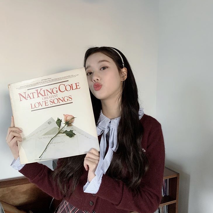 에이프릴 이나은 움짤