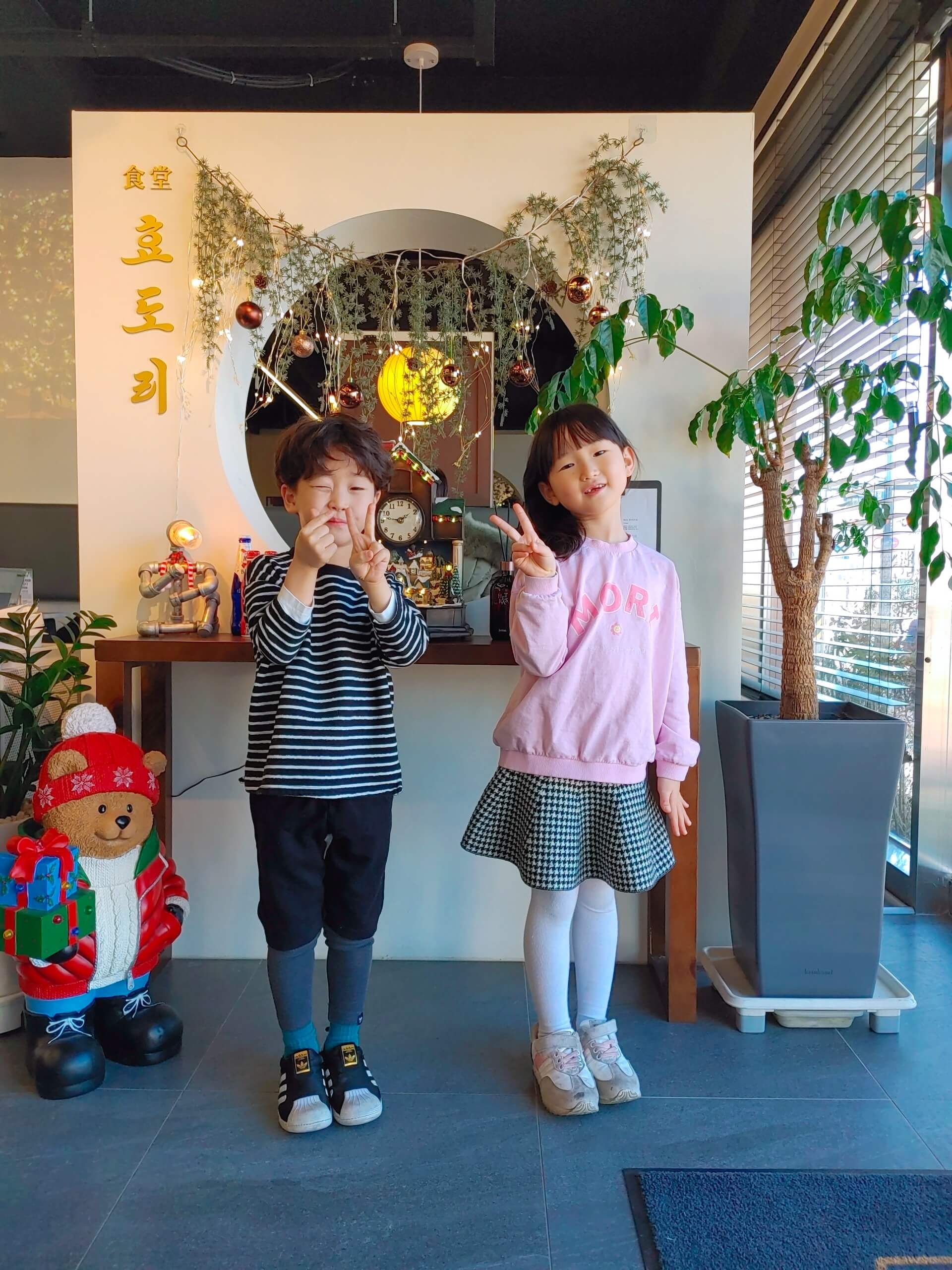 김해-주촌-퓨전레스토랑-효도리-사진찍는아이들