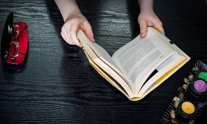 독서중인 어린이