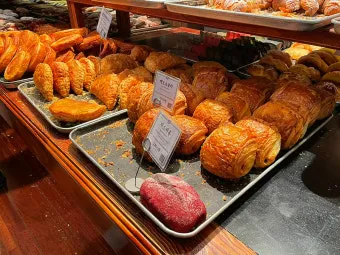 성심당 빵 추천 망고시루가 아닌 망고롤 맛은 어떨까_27