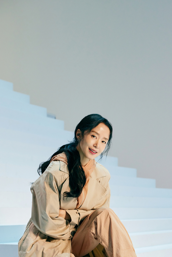 배우 전도연이 연극 '벚꽃동산'으로 인터뷰를 진행했다. [사진=LG아트센터]