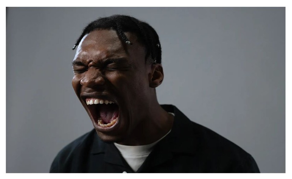 분노하는 남자 이미지