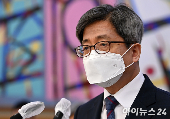 김명수 대법원장이 1일 서울 서초구 대법원에서 열린 국회 법제사법위원회 대법원(법원행정처), 사법연수원 등에 대한 국정감사에서 인사말을 하고 있다. [사진=아이뉴스24 포토DB]