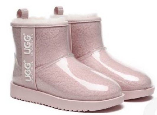 겨울 여행 시 필수 아이템 털 부츠