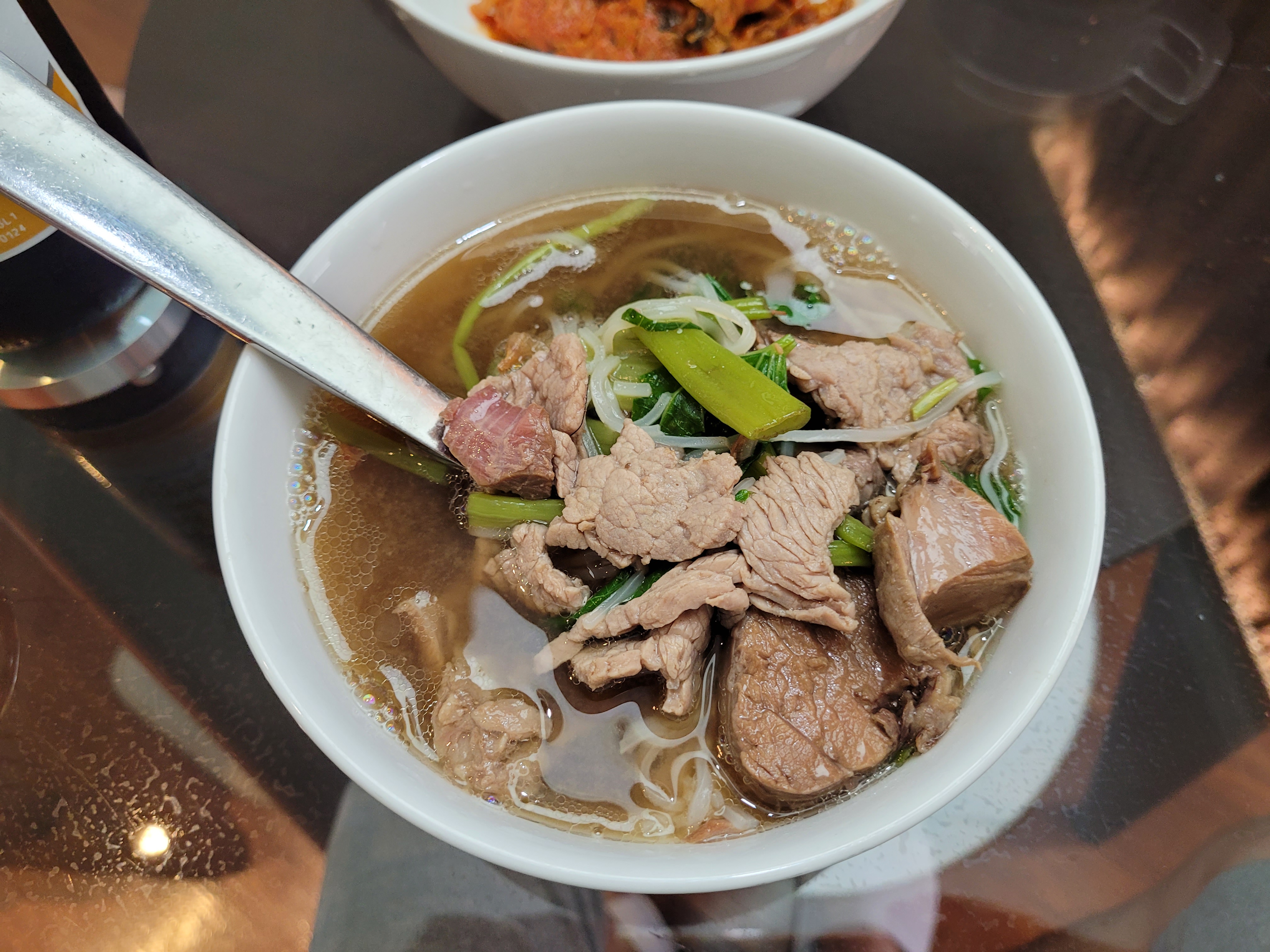 푸짐한 갈비국수 한 그릇