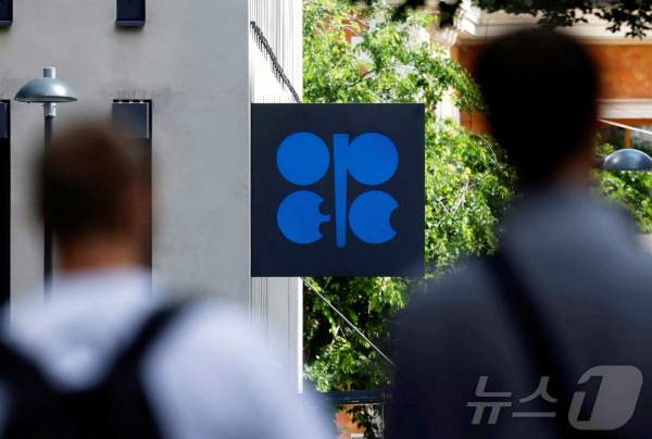 OPEC+ 원유 증산 결정 배경 분석: UAE 탈퇴 선언과 2026년 국제유가 전망 리포트
