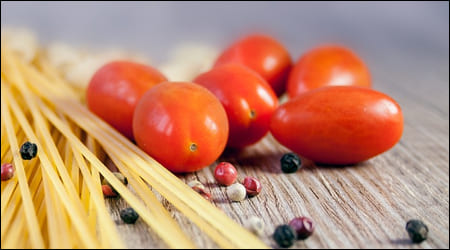 토마토와 스파게티 면