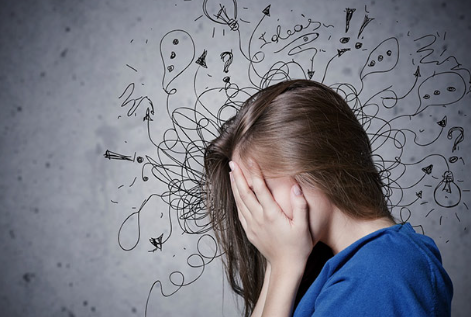 스트레스를 느끼고 있는 여성.