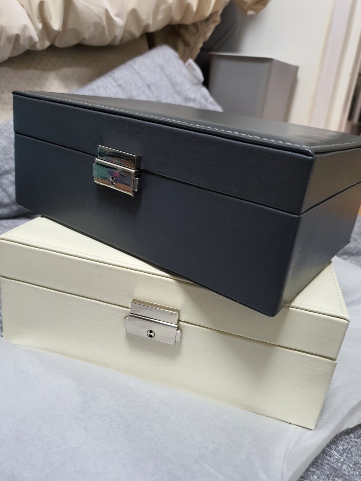 악세사리 보관함 측면