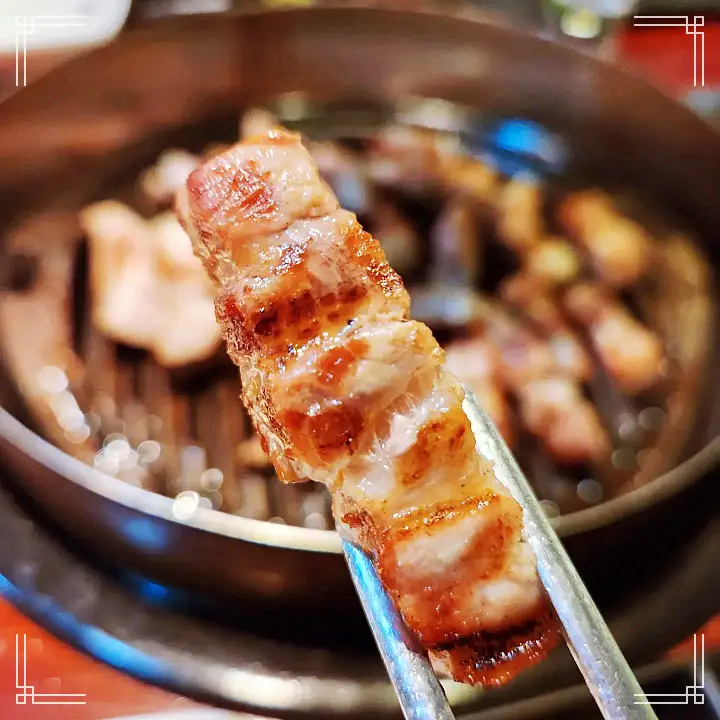 줄서는식당 송파구 잠실 이베리코 목살 토치불 바베큐 맛집 엄현경 송리단길 석촌호수 핫플 목차돌 베요타 하몽 청국장 된장찌개 권율 추천 50회 소개