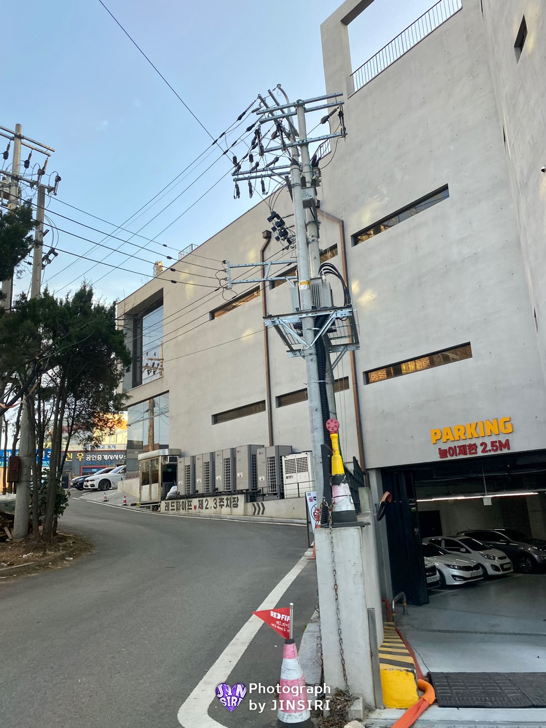 ๋ ๋ํ์ดํ ์ฃผ์ฐจ