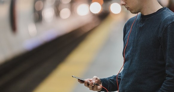 출근길 스마트폰