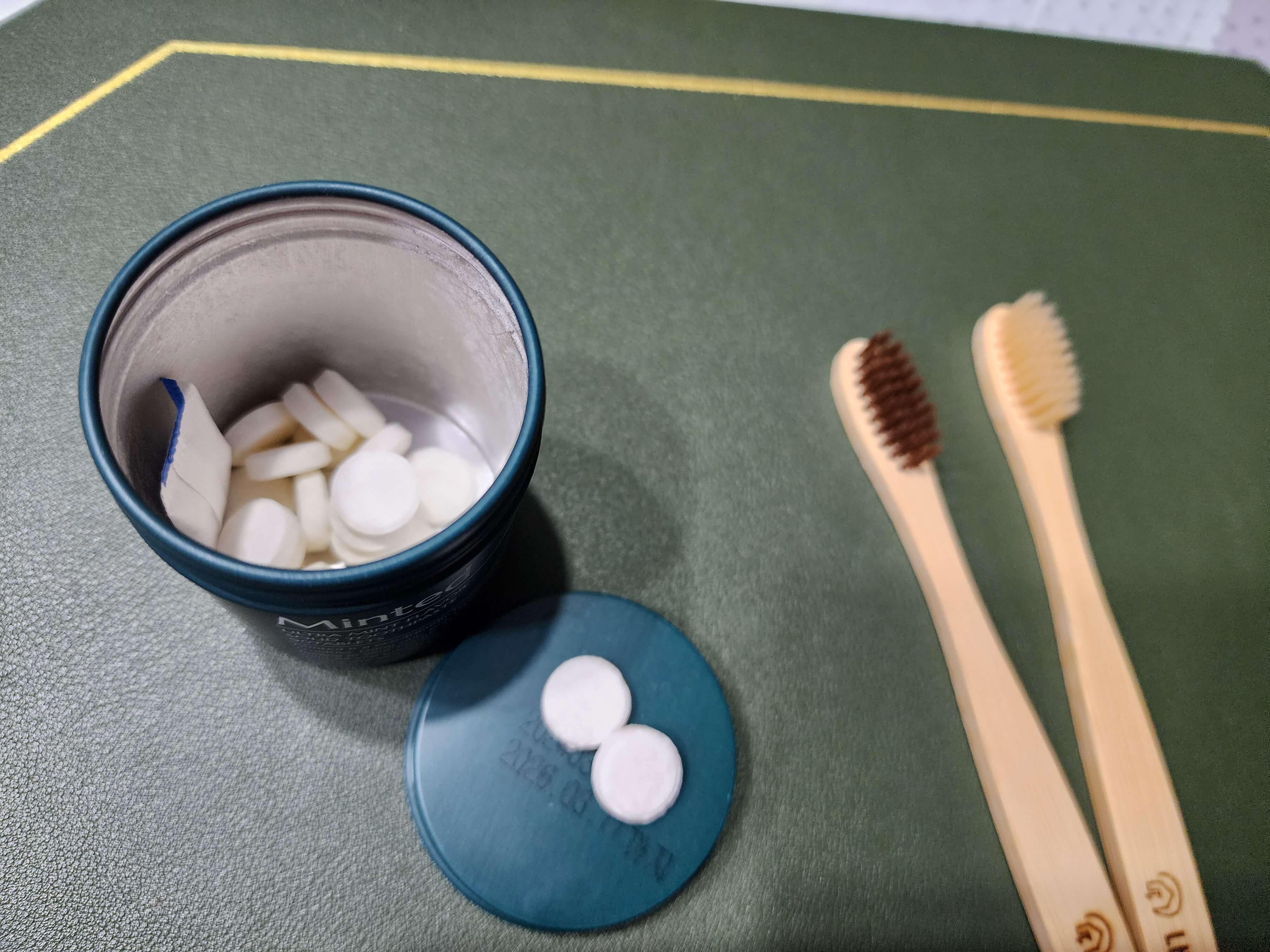 제로웨이스트 고체치약과 대나무칫솔