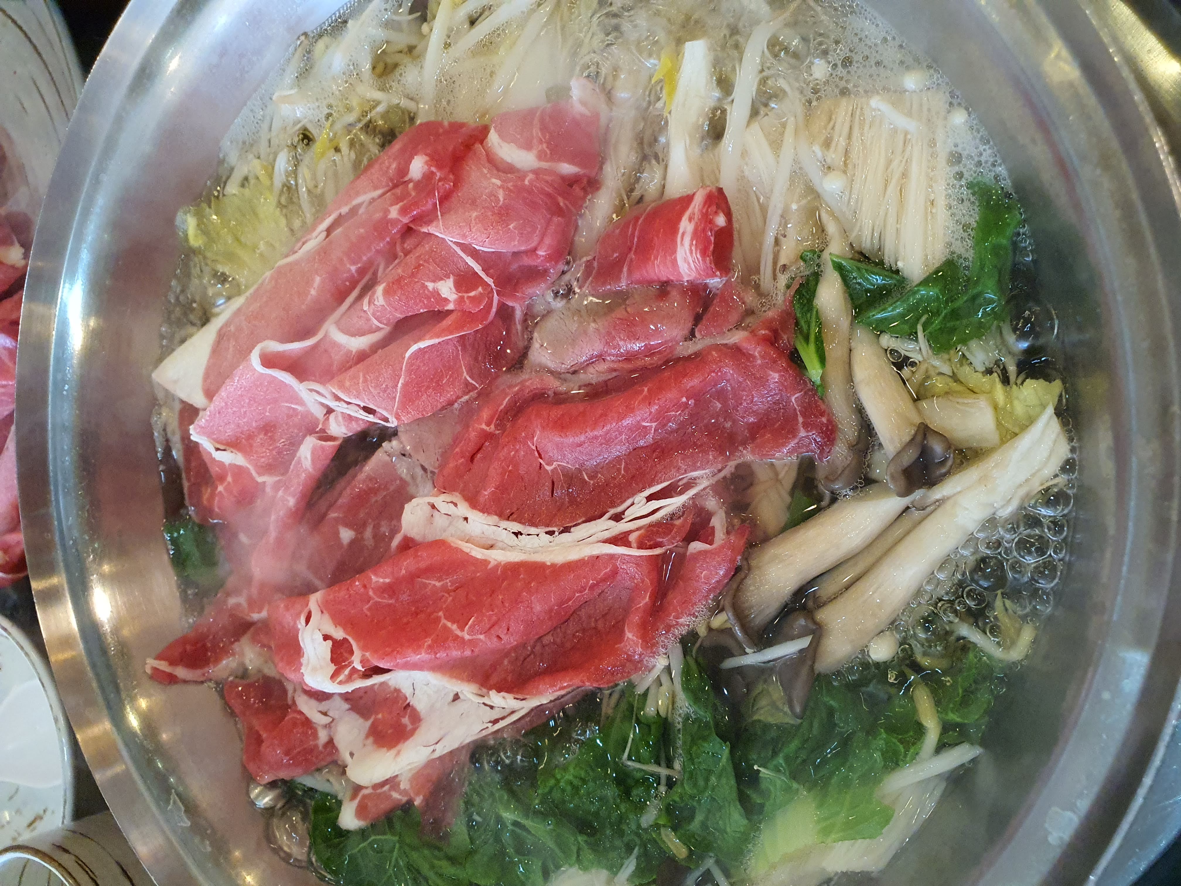 소고기-넣고-끓이기