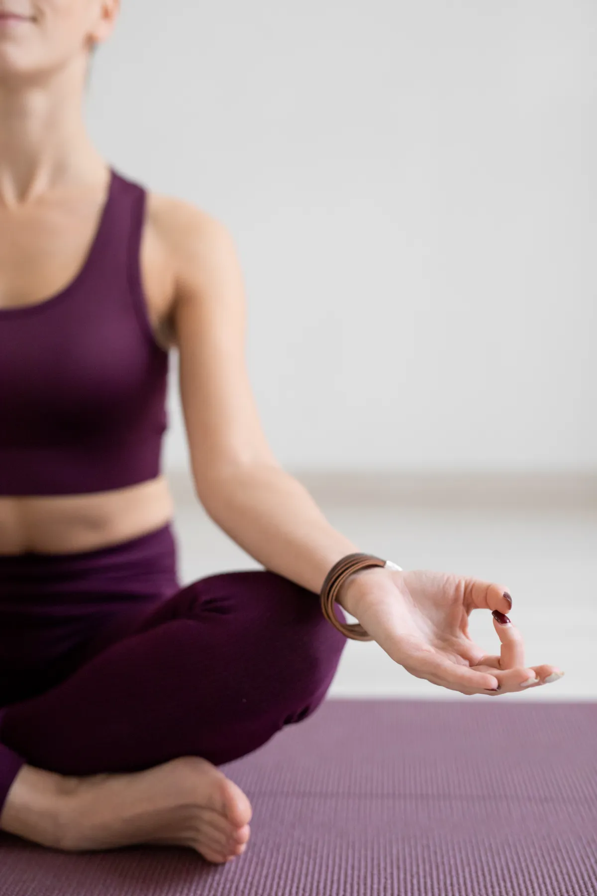 요가를-하고-있는-여자