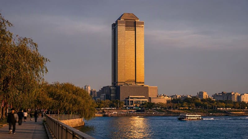<img src=&rdquo;63-building-seoul-han-river.jpg&rdquo; alt=&rdquo; 서울 한강변에 자리한 63빌딩의 모습&rdquo;>