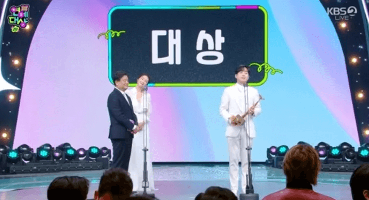KBS-연예대상-이찬원-대상-수상