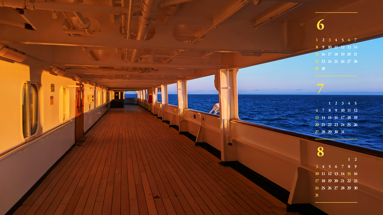 11 유람선 데크 노을 B - 2025년7월 노트북배경화면