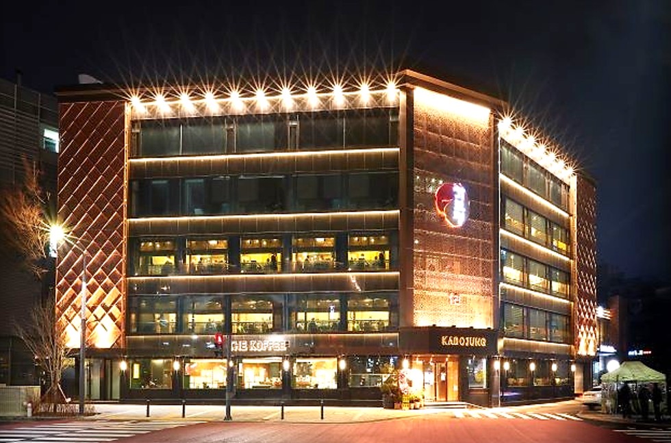 수원 3대 갈비로 손꼽히는 갈비구이 명인의 집, 압도적인 규모를 자랑하는 수원 가보정의 야경