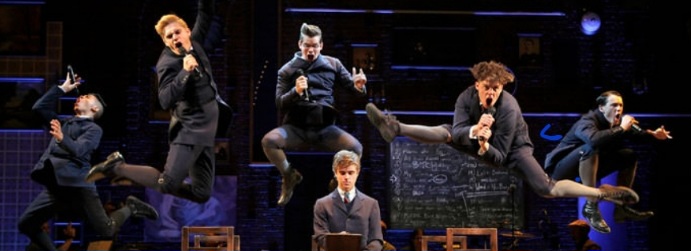 뮤지컬 스프링 어웨이크닝 <B**** of livng> 장면