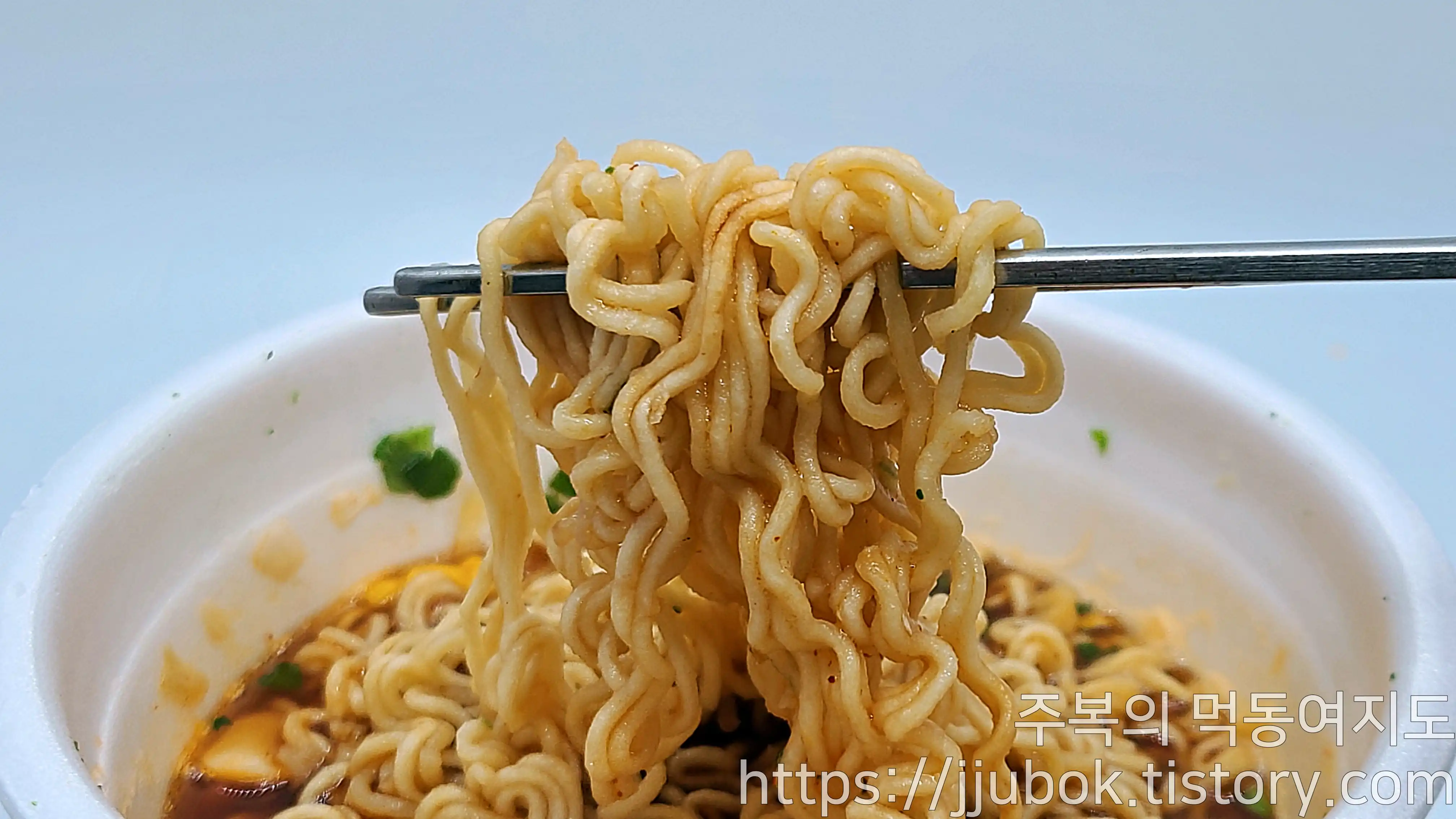 농심-육개장-사발면-맛-2