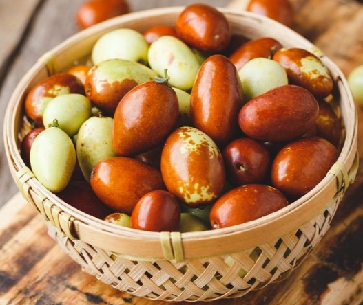 한국의 떡 종류 봉치떡-대추