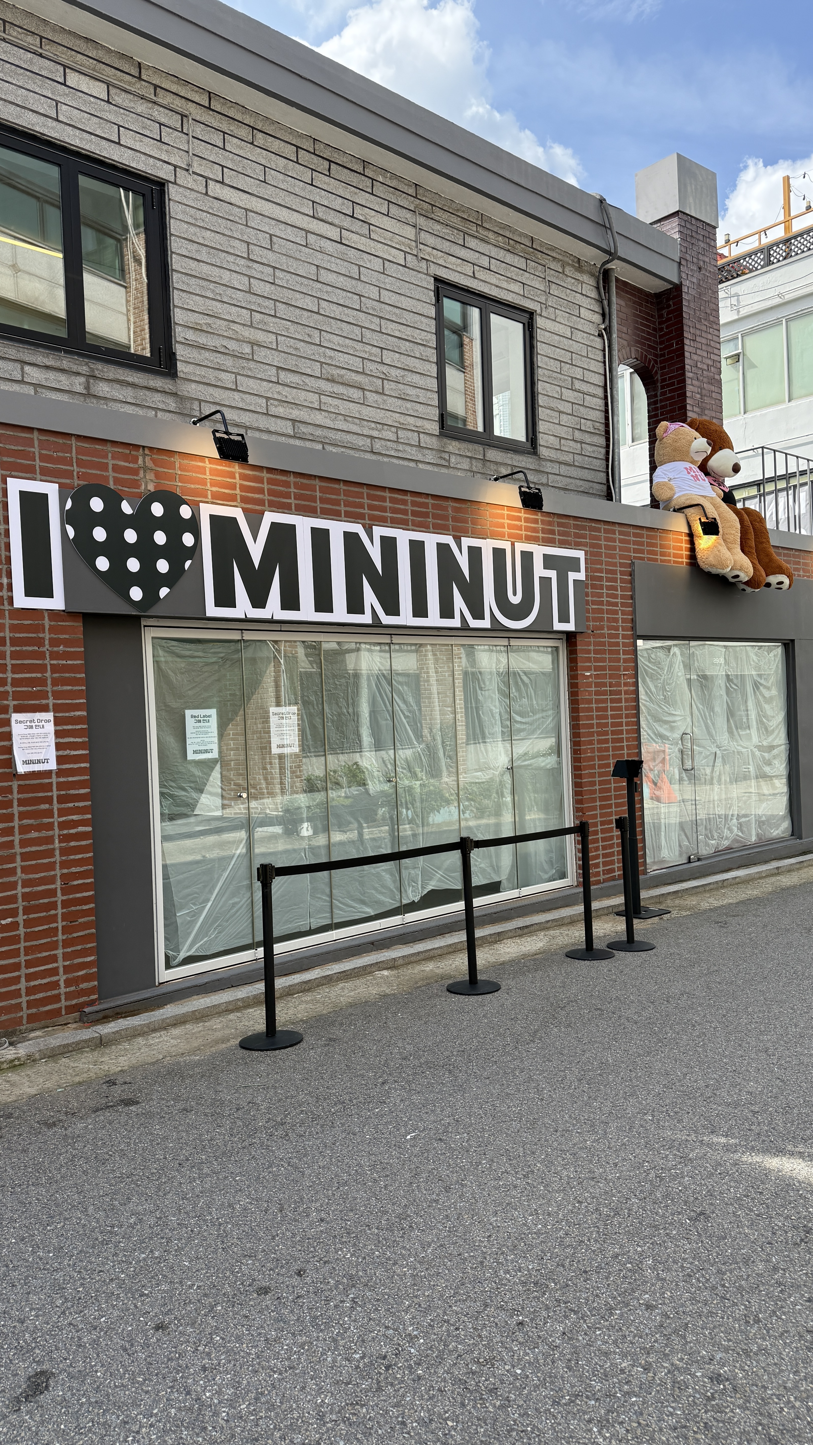 MININUT(미니넛) 반려동물 옷 리뷰 — 한정판 팝업 & 쇼룸 레드라벨