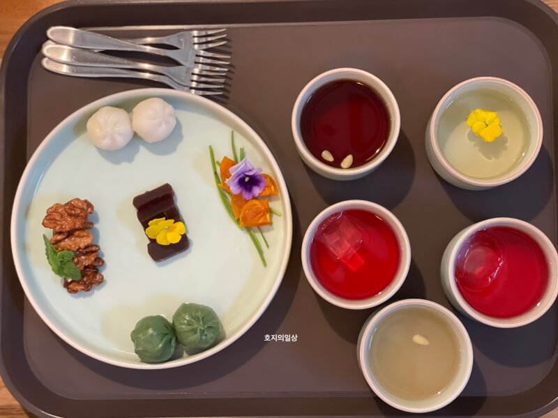 춘천 온유정 공지천 삼천동 한정식 맛집 - 다과상