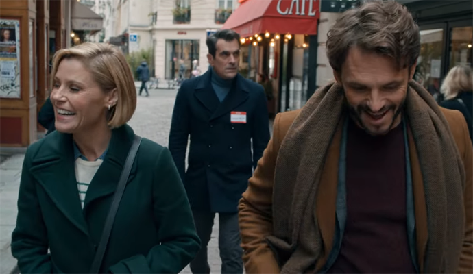 파리에서-옛-연인-만나-즐거운-클레어와-심퉁-난-필