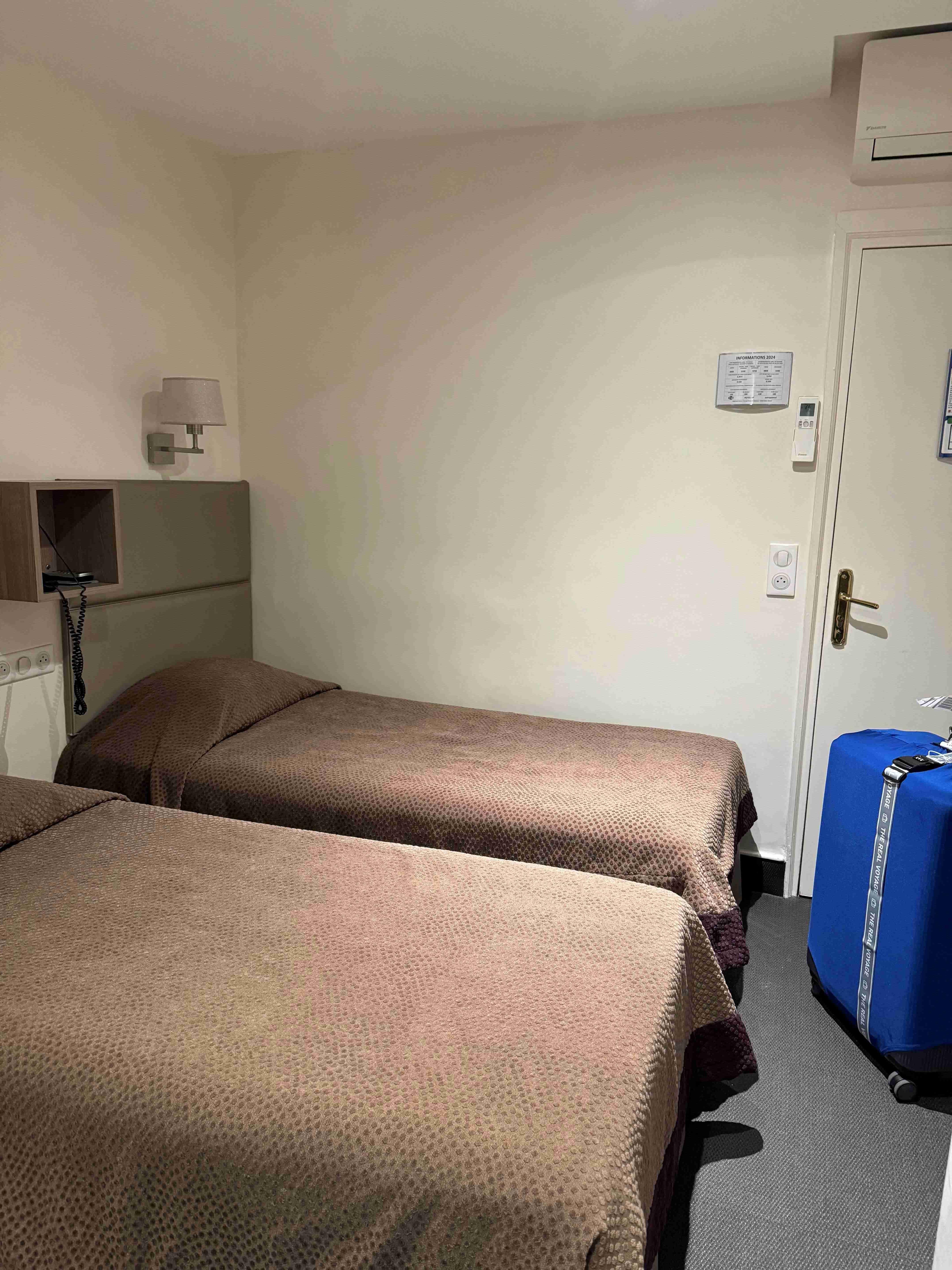 생피에르호텔 침대