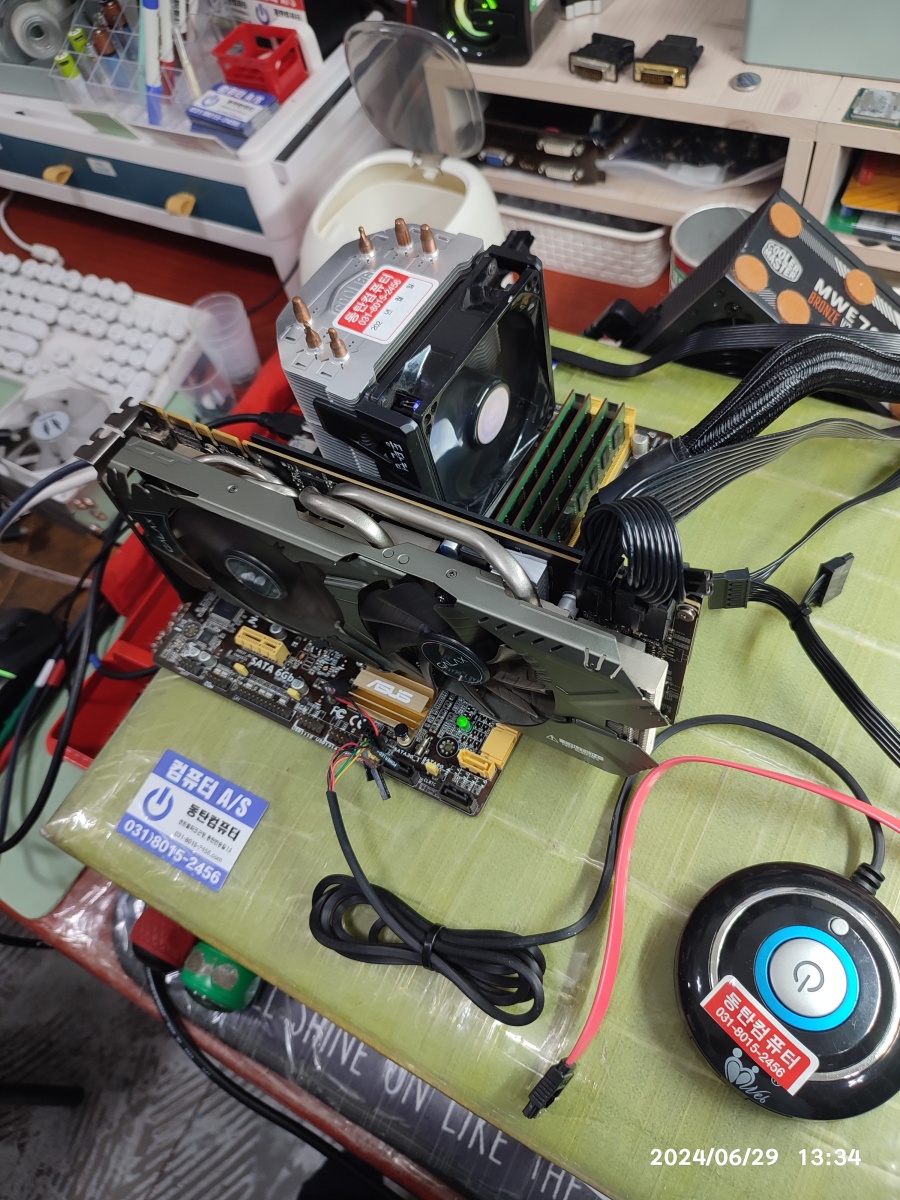 손님의 그래픽카드를 꽂았습니다.