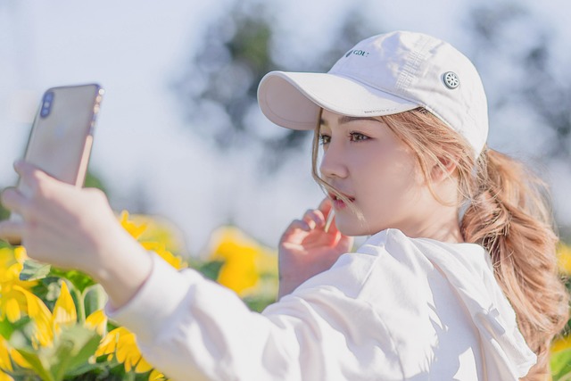 러닝하고 셀카로 인증하고 있다.