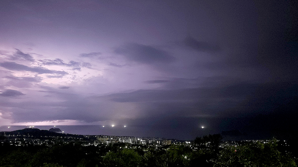 제주 밤하늘에 천둥 번개
