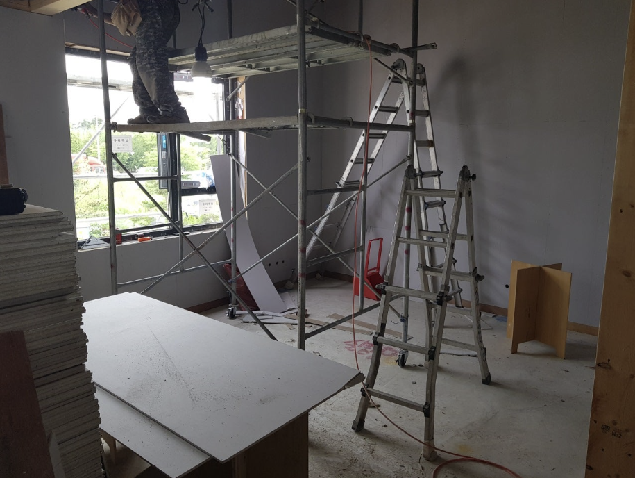 단독주택 내부공사를 진행중인 모습