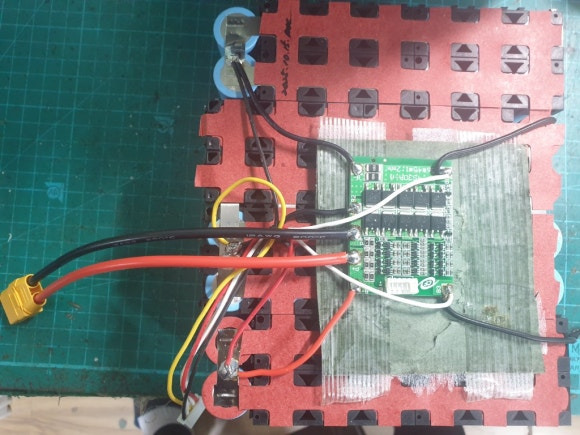 신품 배터리와 회로(BMS)연결