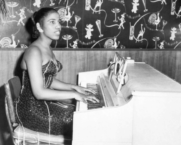 에델 에니스의 사진