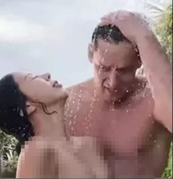 제이제이 줄리엔강 함께 샤워