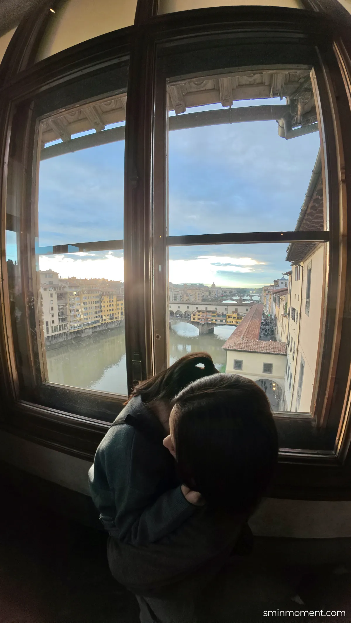 이탈리아-피렌체-우피치미술관-포토존-회랑-베키오다리뷰-지친-아이